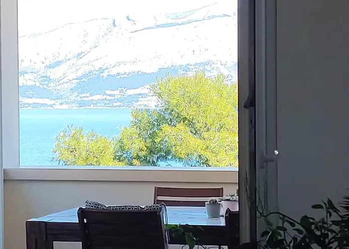 Nika Apartament Postira